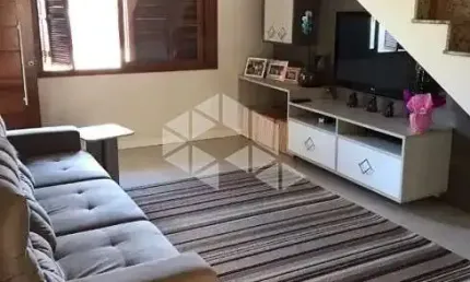 Casa à venda no bairro Tristeza com 3 dormitórios (1 suíte) - Totalmente Reformada!