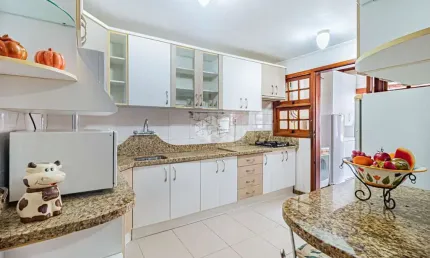 Casa em condominio com 03 dormitórios - teresópolis