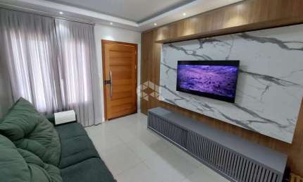 Casa Moderna e Bem Localizada com 02 dormitórios - Semi Nova