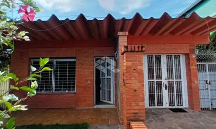Casa térrea com 03 dormitórios bairro Ipanema em Porto Alegre