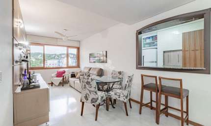 Excelente apartamento 2 dormitórios,1 suíte, 1 vaga, em frente Colégio Mãe de Deus