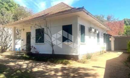 Casa à venda na Zona Sul de Porto Alegre com vista espetacular para o Guaíba
