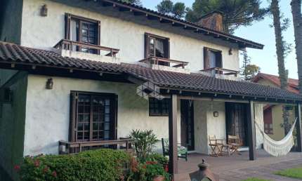 Excelente casa com 05 dormitórios Laje de Pedra em Canela