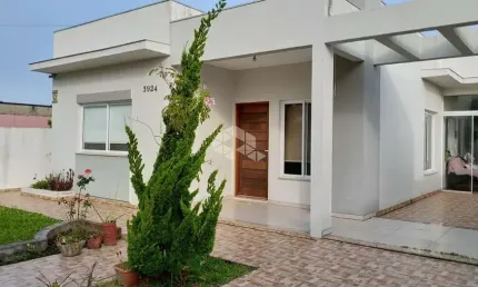 Linda casa térrea com 3 dormitórios, duas suítes e arquitetura moderna a venda em passo de Torres.