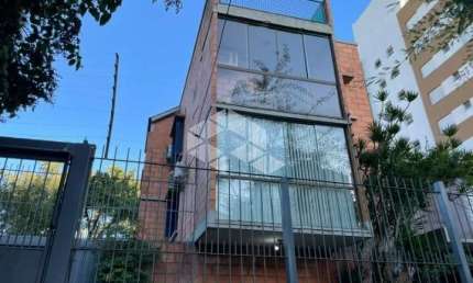 Apartamento Mobiliado, com 2 dormitórios, 1 vaga de garagem escriturada, no coração da Tristeza