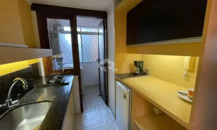 Apartamento Mobiliado, com 2 dormitórios, 1 vaga de garagem escriturada, no coração da Tristeza