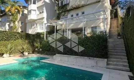 Casa a venda com 3 quartos sendo 3 suítes e 1 lavabo, 3 vagas na garagem 420m R$ 2.500.000,002