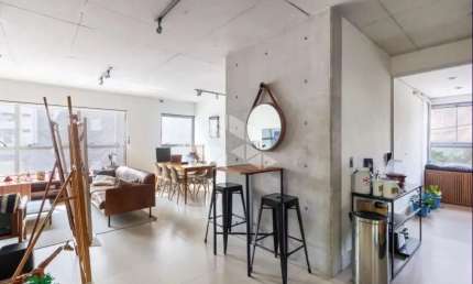 Apartamento de alto padrão na Vila Olímpia, São Paulo-SP, com 1 quarto, 1 suíte, 2 salas, 2 banheiros, 1 vaga de garagem e 70m² de área. Agende uma vi
