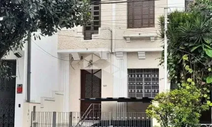 Sobrado à venda em São Paulo-SP, no bairro Ipiranga. 3 quartos, 1 suíte, 2 salas, 2 banheiros, 1 vaga de garagem, Quintal e sacada e 100m² de área. Ag