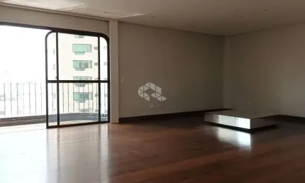 Apartamento 200m² , sendo 3 suítes e 2 vagas, próximo ao Parque da Aclimação.
