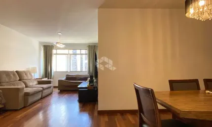 Apartamento de 136m², a 350mts. do metrô, com 3 quartos e 2 vagas de garagem.