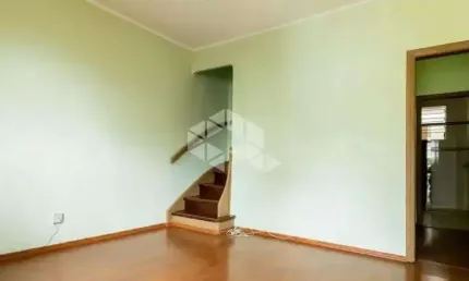 Casa de vila com 02 quartos e 01 vaga de garagem, próximo ao parque da aclimação.