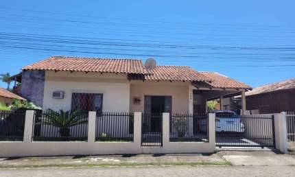 Casa para Venda em Penha, Centro, 4 dormitórios, 3 banheiros, 2 vagas