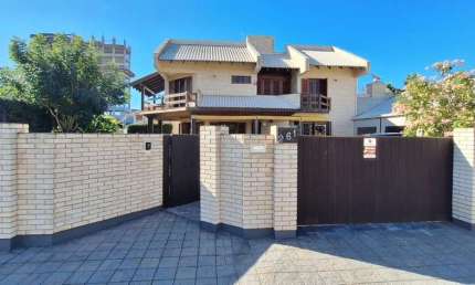 Casa para Venda em Penha, Armação, 5 dormitórios, 4 suítes, 2 banheiros, 3 vagas