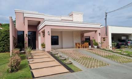 Casa 4 Quartos sendo 2 Suítes - Cond. Bosque dos Ipês