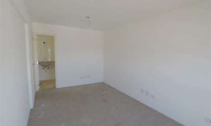 Casa para venda com 4 dormitórios suítes em condomínio completo em Interlagos.