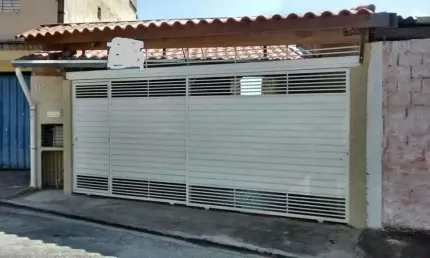 Sobrado a venda região do Sesc Interlagos. Não aceita financiamento.