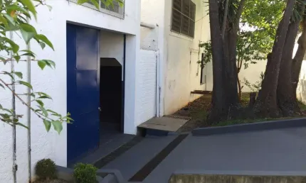Galpão para fins Comerciais- Aluguel -  na Terceira Divisão de Interlagos!