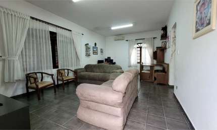Casa térrea com 3 quartos à venda - Bairro Jardim Guanhembu