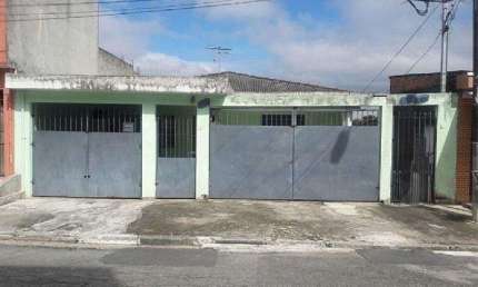 Casa ampla com três quartos e três imóveis alugados, próxima ao SESC Interlagos.