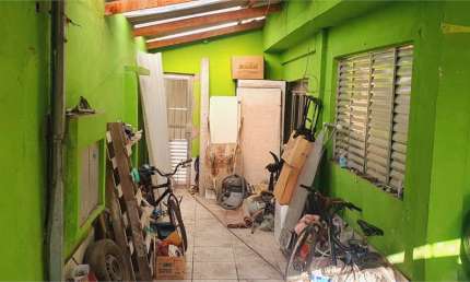 Imóvel para renda, possui 2 casas e 1 salão comercial para venda na Região do Varginha SP