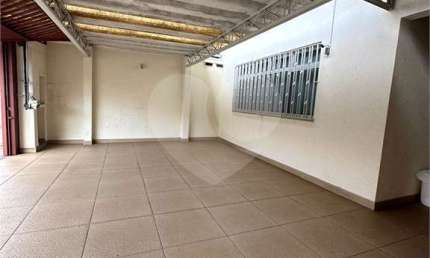 Casa Térrea à Venda na Região de Veleiros - Interlagos, Próxima à Represa Guarapiranga