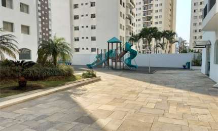 Apartamento Reformado no Edifício Tebas: Conforto e Praticidade na Rua José Benedito Salinas