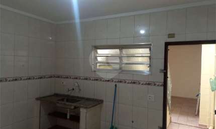 Casa com 2 quartos para alugar na Rua Walter Pereira Correia, 302, Interlagos, São Paulo