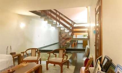 Sobrado à venda em Interlagos 300m² com 3 Quartos, 3 suítes e 2 Vagas na R. Frederico Michel