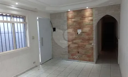 Casa térrea com 2 quartos para locação em Jardim Satélite - SP