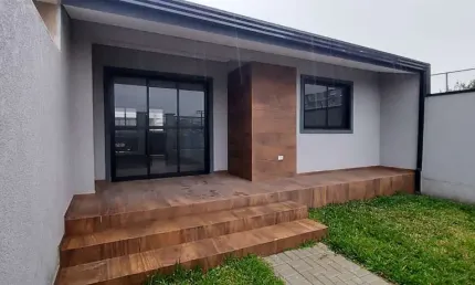 Residência térrea totalmente reformada no bairro Alto Boqueirão