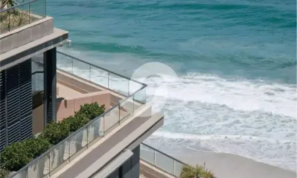 Apartamento frente mar com 4 suíte e 3 vagas de garagem em Camboinhas