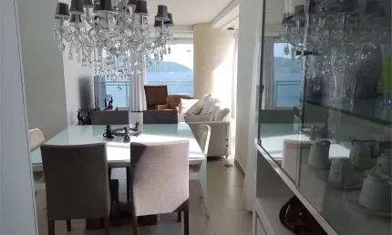 Apartamento em condomínio a beira-mar com serviços exclusivos.