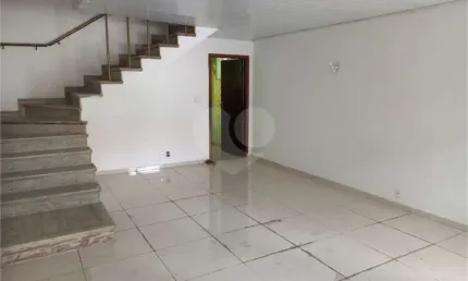 CASA COM 03 QUARTOS, 03 VAGAS AO LADO DO PARQUE DA INDEPENDÊNCIA