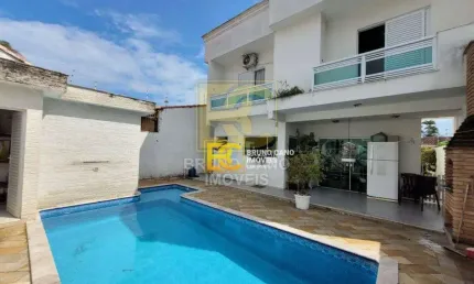 Sobrado com piscina á 300m do mar - Três Marias - Peruíbe/SP