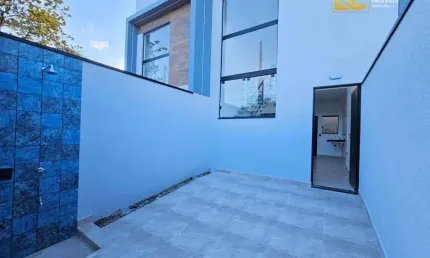 Loft charmoso a 700m da praia com quintal e vaga de garagem