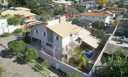 Triplex com suíte master a 600m do mar - centro - peruíbe/sp