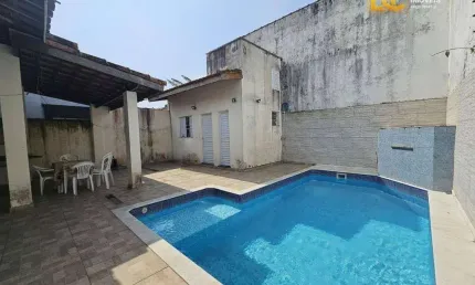 Casa térrea a 500 metros da praia – conforto e lazer em Peruíbe
