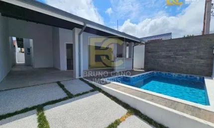 Casa com 3 Quartos e Área de Lazer a 150m do Mar em Peruíbe