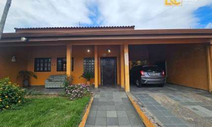 Casa térrea com 3 dormitórios e piscina em ótima localização - Ribamar - Peruíbe/SP