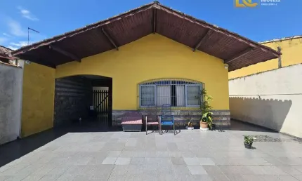 Casa à 900 metros da praia á venda - Três Marias - Peruíbe/SP