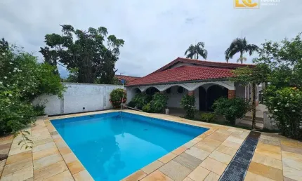 Casa à 100 metros da praia - Parque Turístico - Peruíbe/SP