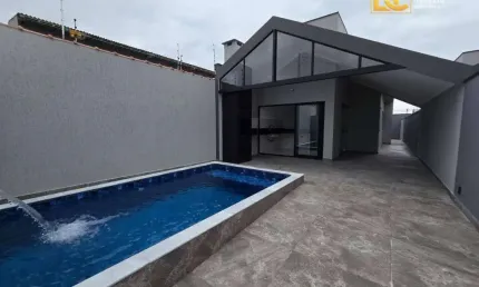 Casa nova e moderna a venda na cidade de Peruíbe - Peruíbe/SP