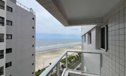 BELÍSSIMO APARTAMENTO, À 40m DO MAR E LAZER COMPLETO