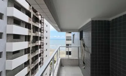 BELÍSSIMO APARTAMENTO, À 40m DO MAR E LAZER COMPLETO