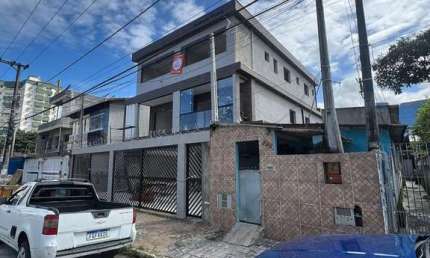 BELÍSSIMA CASA, AMPLA, À 700M DO MAR E FINO ACABAMENTO