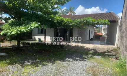 Oportunidade  de 02 casas  no terreno c/ 03 dormitórios  sendo 01 suíte -  Bairro Iririu - Joinville-SC .