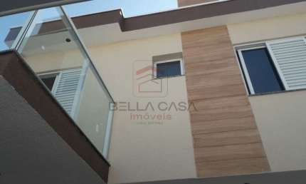 Sobrado com 3 dormitórios, 1suite com sacadas, sala, cozinha americana, lavanderia e lavabo. Garagem