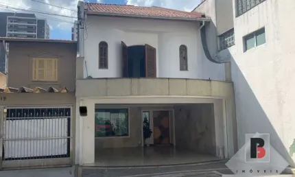 Casa de condomínio  com 3 andares  - 3 quartos - 2 suítes  - 260m2