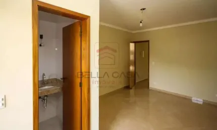 Sobrado Espaçoso e Bem Localizado | 3 Dormitórios (1 Suíte) | 3 Vagas